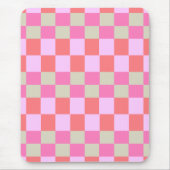 Pink and Sand Beige Retro Checkerboard Pattern マウスパッド (正面)