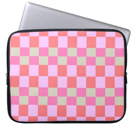 Pink and Sand Beige Retro Checkerboard Pattern ラップトップスリーブ