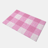 Pink and White Bold Checkered Plaid Design  ドアマット (アングル)