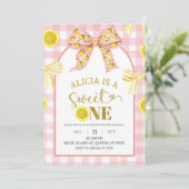 Pink and Yellow Bow Sweet One Lemon Birthday Invit 招待状 (スタンド正面)