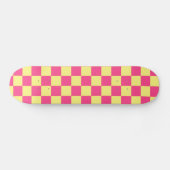 Pink and Yellow Checkered Print スケートボード (横)
