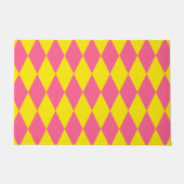 Pink and Yellow Harlequin Checkered Design  ドアマット (正面)