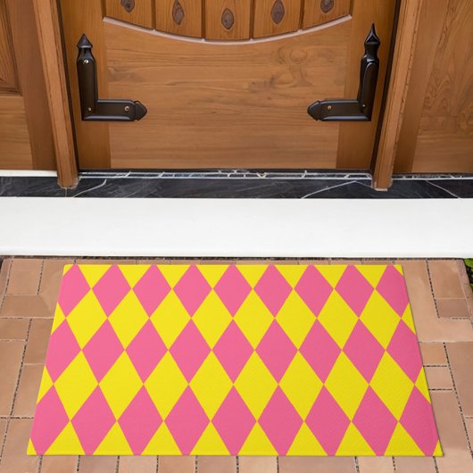 Pink and Yellow Harlequin Checkered Design  ドアマット
