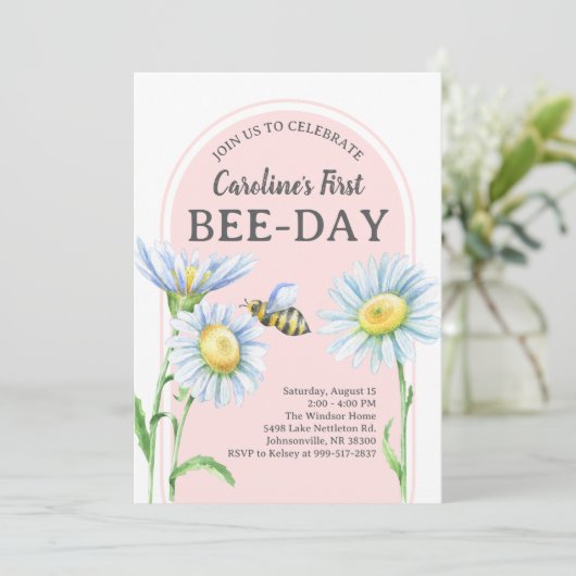 Pink Bee-Day Birthday Invitation with Daisies 招待状 (スタンド正面)