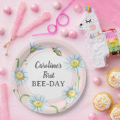 Pink Bee-Day Birthday Paper Plates with Daisies ペーパープレート (パーティー)