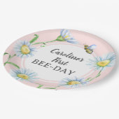 Pink Bee-Day Birthday Paper Plates with Daisies ペーパープレート (アングル)