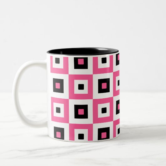 Pink Black and White Checkered Squares Pattern ツートーンマグカップ (左)