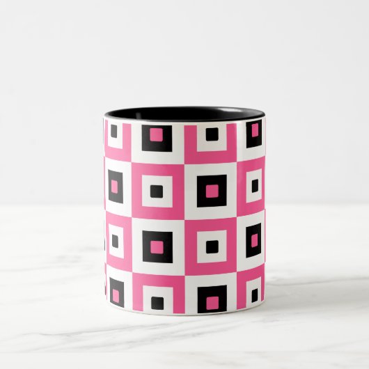 Pink Black and White Checkered Squares Pattern ツートーンマグカップ (中央)