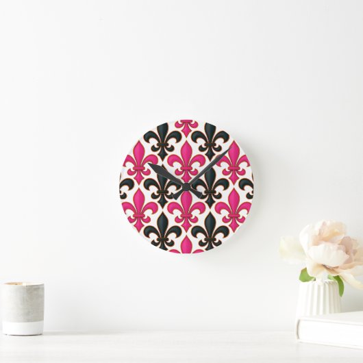 Pink Black Baroque Fleur-de-lis Pattern Design  ラウンド壁時計 (ホーム)