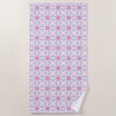 Pink, blue and white geometric patterned  ビーチタオル (正面)