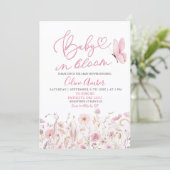 Pink Boho Wildflower Baby in Bloom Baby Shower 招待状 (スタンド正面)