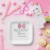 Pink bow bridal shower name date pastel stylish te ペーパープレート (パーティー)