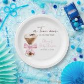 Pink Bow Espresso Martini Baby Shower ペーパープレート (パーティー)