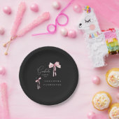 Pink Bow photo black background elegant graduation ペーパープレート (パーティー)