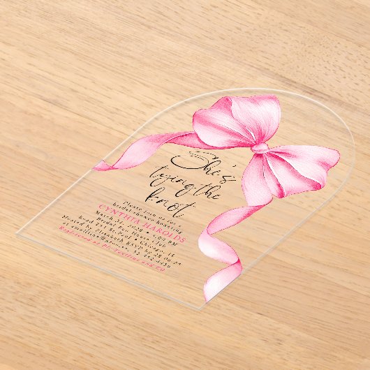 Pink Bow She's Tying the Knot Bridal Shower  アクリル招待状 (レイダウン)