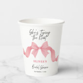 Pink Bow She's Tying the Knot Bridal Shower 紙コップ (正面)
