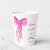 Pink Bow She's Tying the Knot Bridal Shower  紙コップ (裏面)