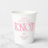 Pink Bow She's Tying the Knot Chic Bridal Shower 紙コップ (裏面)