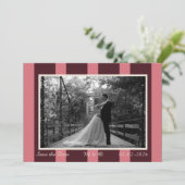 Pink & Burgundy Wide Stripe Invitation 招待状 (スタンド正面)