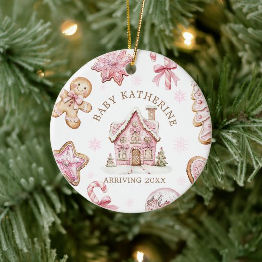 Pink Christmas Gingerbread Cookie Baby Arriving セラミックオーナメント (ツリー)