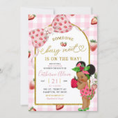 Pink Coquette Gingham Strawberry Sweet Baby Shower 招待状 (正面)