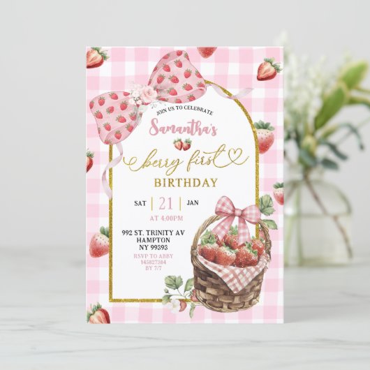 Pink Coquette Strawberry Gingham First Birthday 招待状 (スタンド正面)