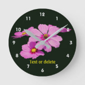Pink Cosmos Daisy Flowers Personalized   ラウンド壁時計 (正面)