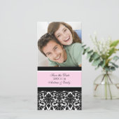 Pink Damask日付のフォトカ結婚ードを保存 セーブザデート (スタンド正面)