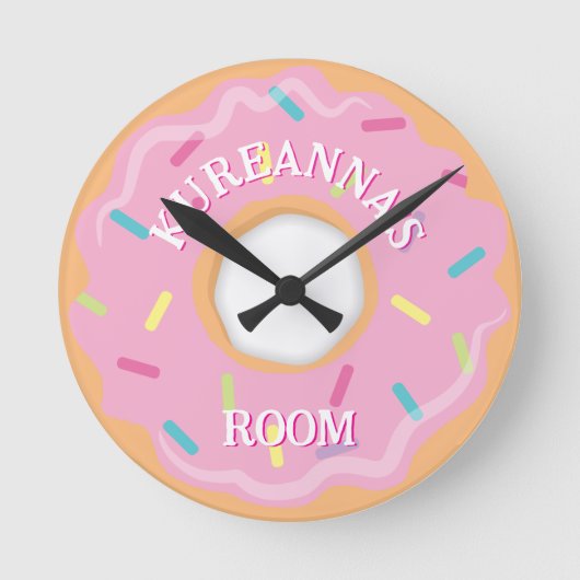 Pink Donut with Sprinkles Bedroom or Playroom ラウンド壁時計 (正面)