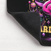 Pink Flamingo Mardi Gras Crown And Beads Mask Carn マウスパッド (コーナー)