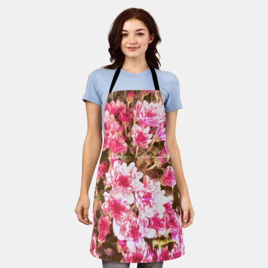 Pink Floral Bloom Pattern Design エプロン (着用した状態)