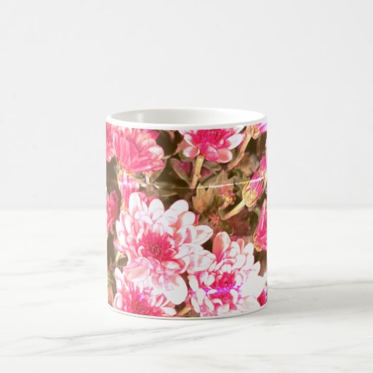 Pink Floral Bloom Pattern – Soft Botanical Design コーヒーマグカップ (中央)