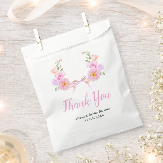 Pink Floral Ribbon Bridal Shower フェイバーバッグ (クリップ留めされた状態)