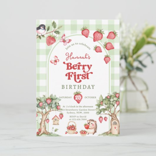 Pink Gingham Berry First Strawberry 1st Birthday 招待状 (スタンド正面)