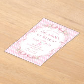 Pink Gingham Bow First Birthday アクリル招待状 (レイダウン)