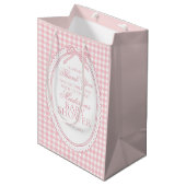 Pink Gingham Coquette Bow Baby Shower Favors ミディアムペーパーバッグ (正面アングル)