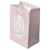 Pink Gingham Coquette Bow Bridal Shower Favors ミディアムペーパーバッグ (裏面アングル)