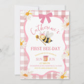 Pink Gingham Plaid Daisy Bee Birthday Invitation 招待状 (正面)