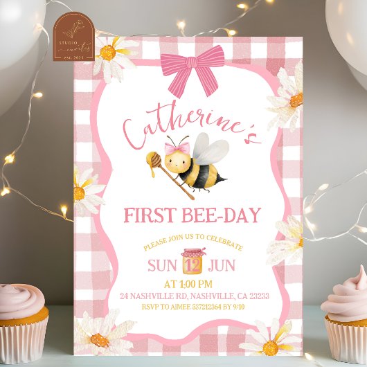 Pink Gingham Plaid Daisy Bee Birthday Invitation 招待状