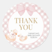 Pink Gingham Silly Goose Baby Shower ラウンドシール (正面)