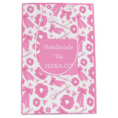 Pink Girly Scrunchies Pattern Cute Hair Accessory  ミディアムペーパーバッグ (正面)