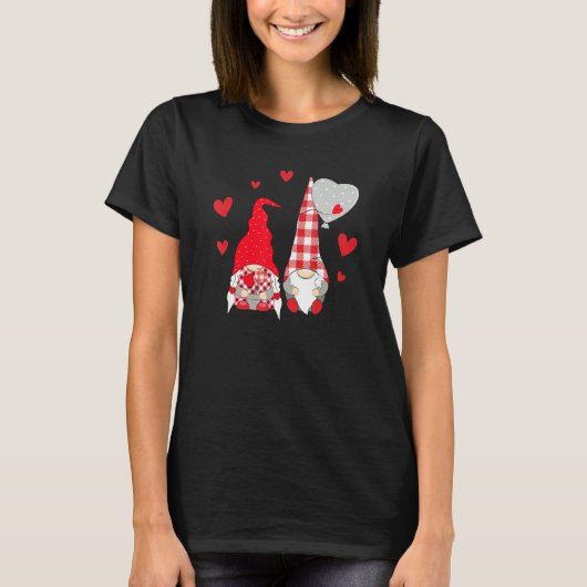 Pink Gnome Love Plaid Heart Balloons Valentine's D Tシャツ (正面)