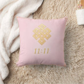 Pink & Gold Minimalist Eternal Knot Pillow  クッション (ブランケット)