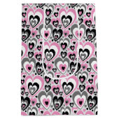 Pink Grey Black Hearts Pattern. Gift Bag ミディアムペーパーバッグ (裏面)