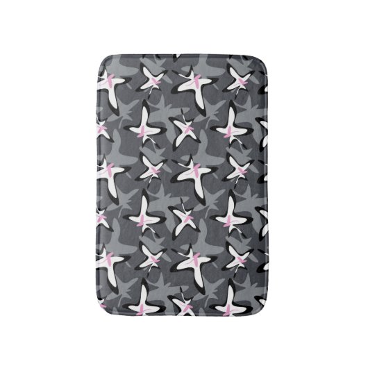 Pink grey modern abstract flowers バスマット (正面縦)