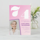 Pink Groovy 74th誕生日招待状レトロ写真 招待状 (スタンド正面)