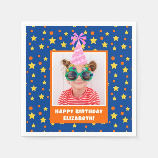 Pink Hatパーソナライズされた付きキッドフォトハッピーバースデー スタンダードカクテルナプキン (正面)