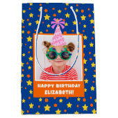 Pink Hatパーソナライズされた付きキッドフォトハッピーバースデー ミディアムペーパーバッグ (正面)