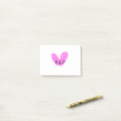 Pink heart wedding couple name letter monogram rom ポストイット (デスク上)