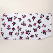 Pink Hearts Pattern – Cute Doodle Design ビーチタオル (正面)